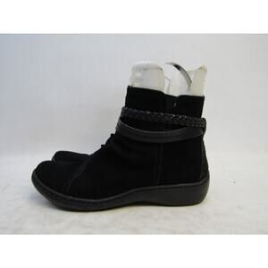 Clarks Womens Sz 6.5 M Black Suede Zip Ankle Fashion Boots Bootie